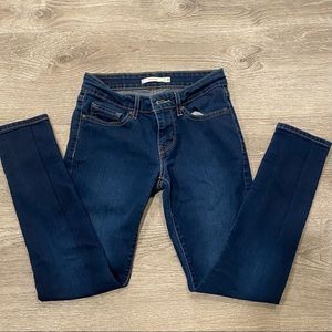 711 Levi’s skinny jeans 👖 Size 26